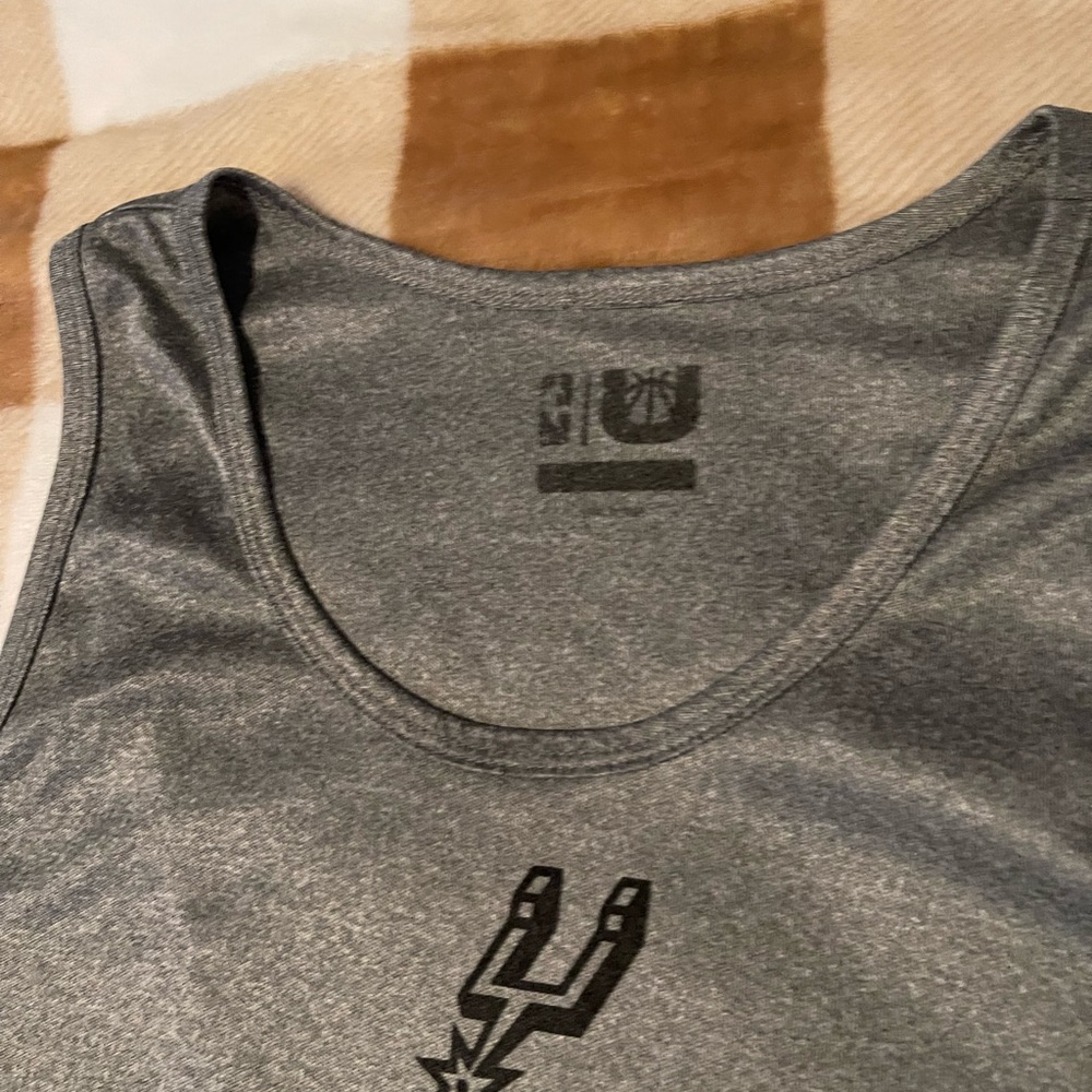Spurs Tank - Picture 2 of 2